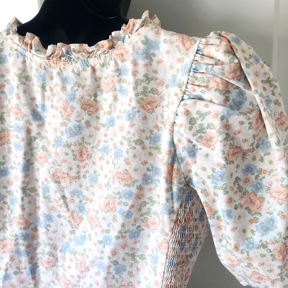 Levi's Peasant Crop Top - Picture 7 of 14